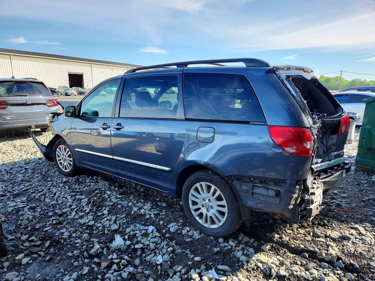 2009 TOYOTA SIENNA