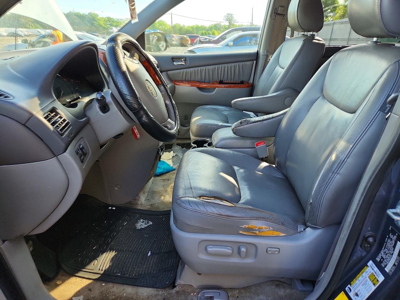 2009 TOYOTA SIENNA