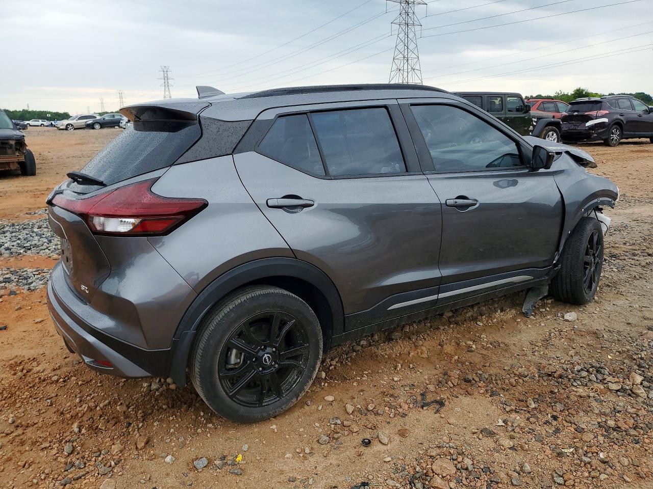2024 NISSAN KICKS