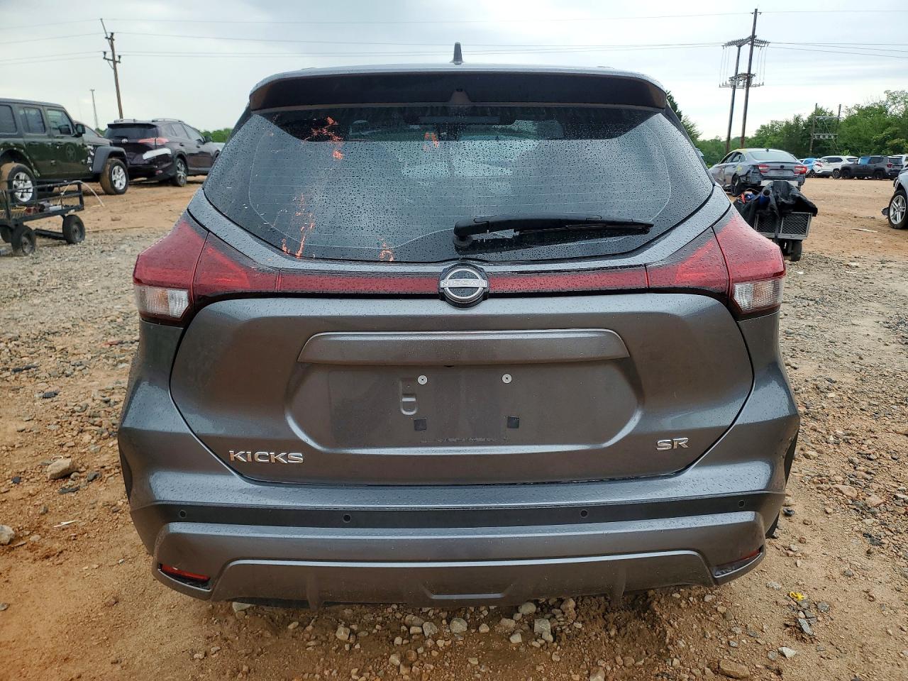 2024 NISSAN KICKS