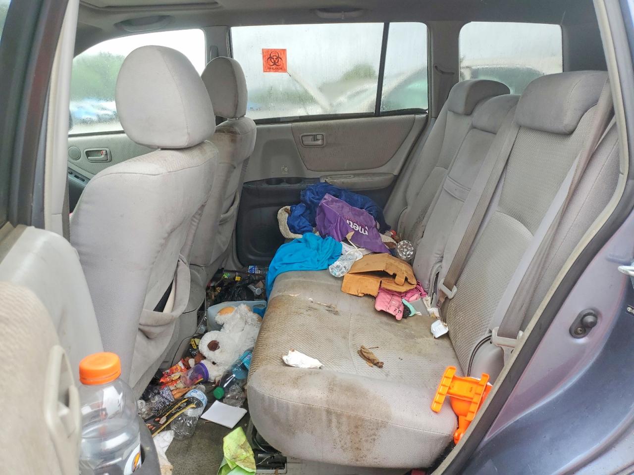 2004 TOYOTA HIGHLANDER