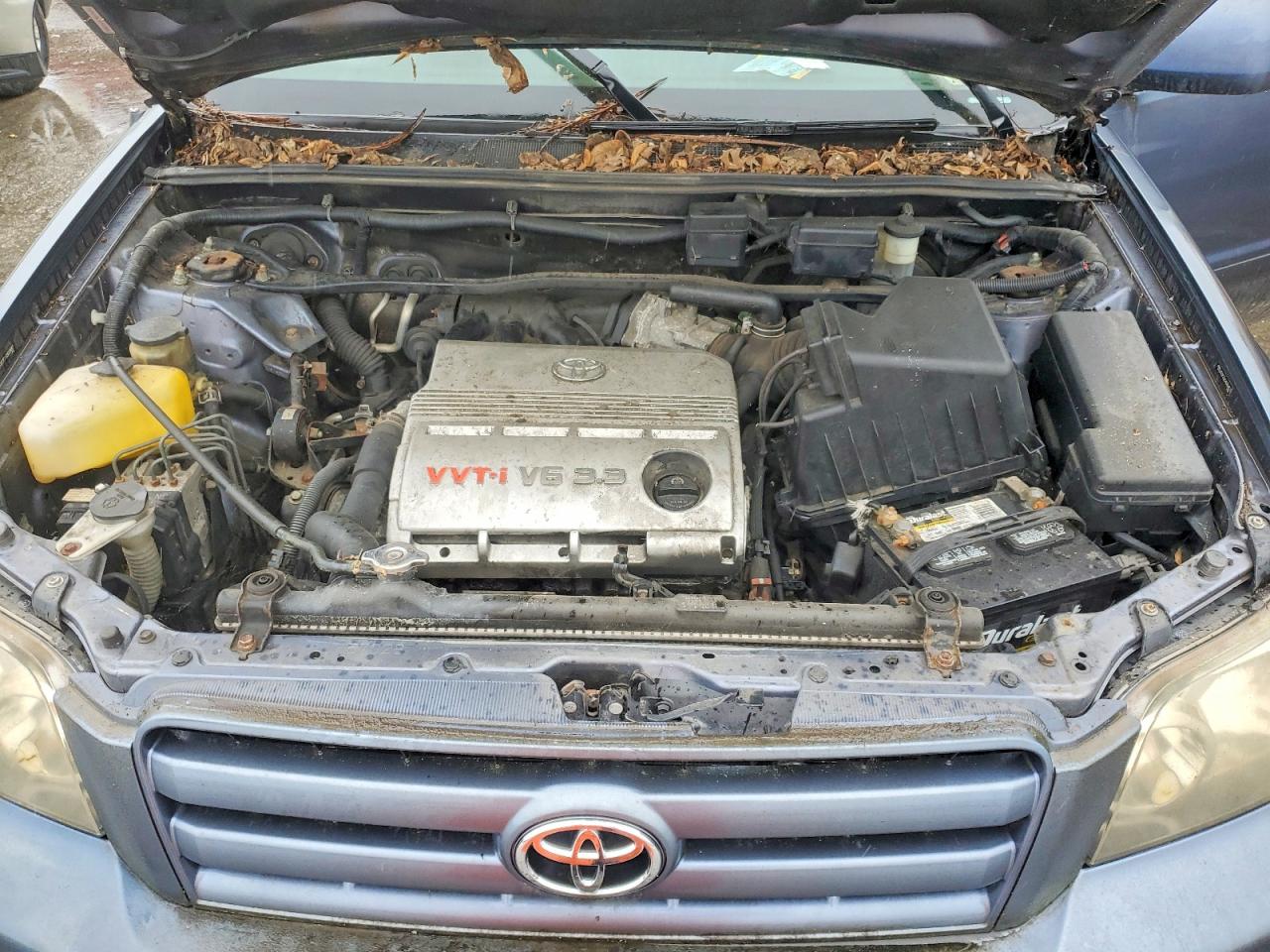 2004 TOYOTA HIGHLANDER