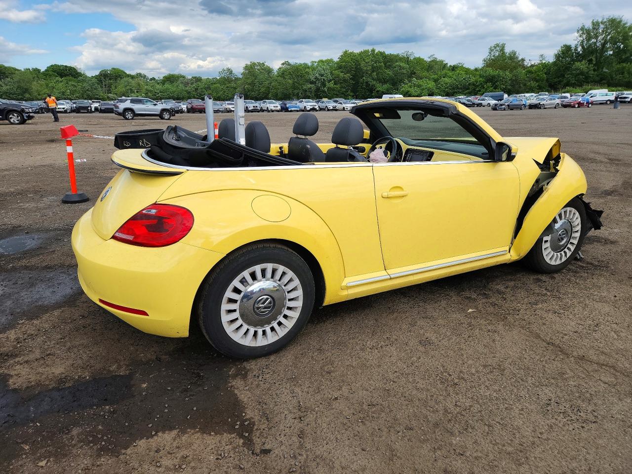 2013 VOLKSWAGEN BEETLE