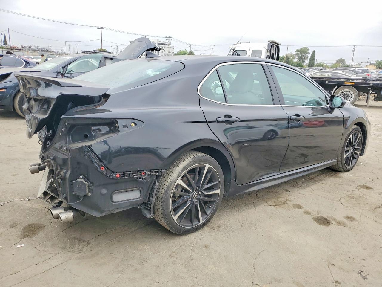 2018 TOYOTA CAMRY