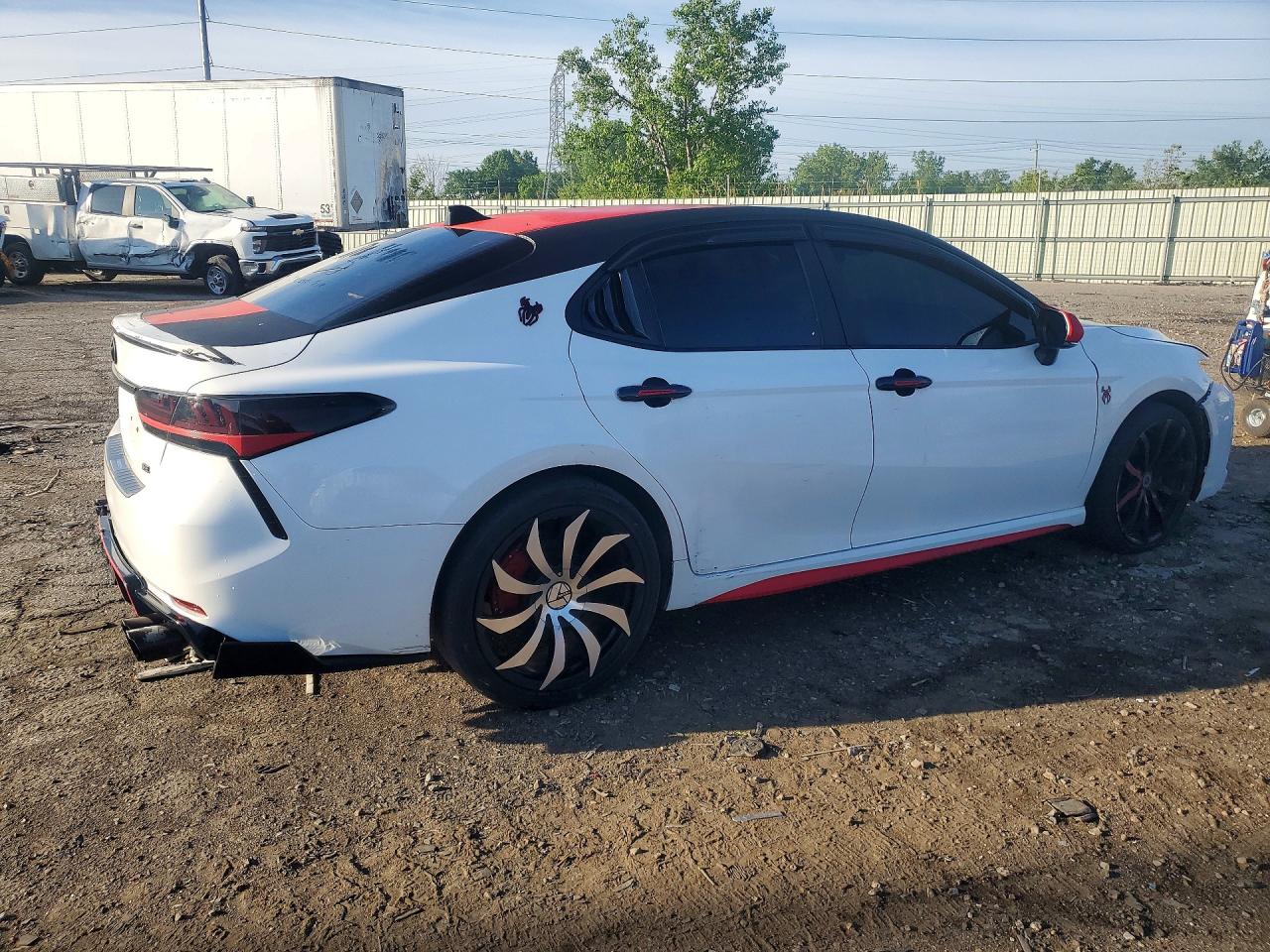 2018 TOYOTA CAMRY