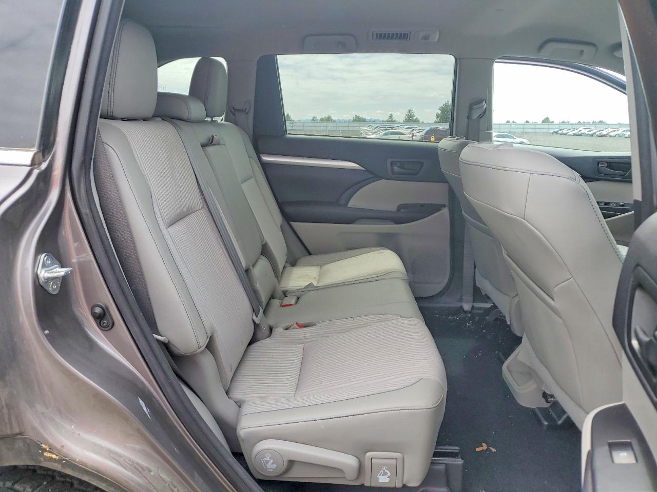 2016 TOYOTA HIGHLANDER