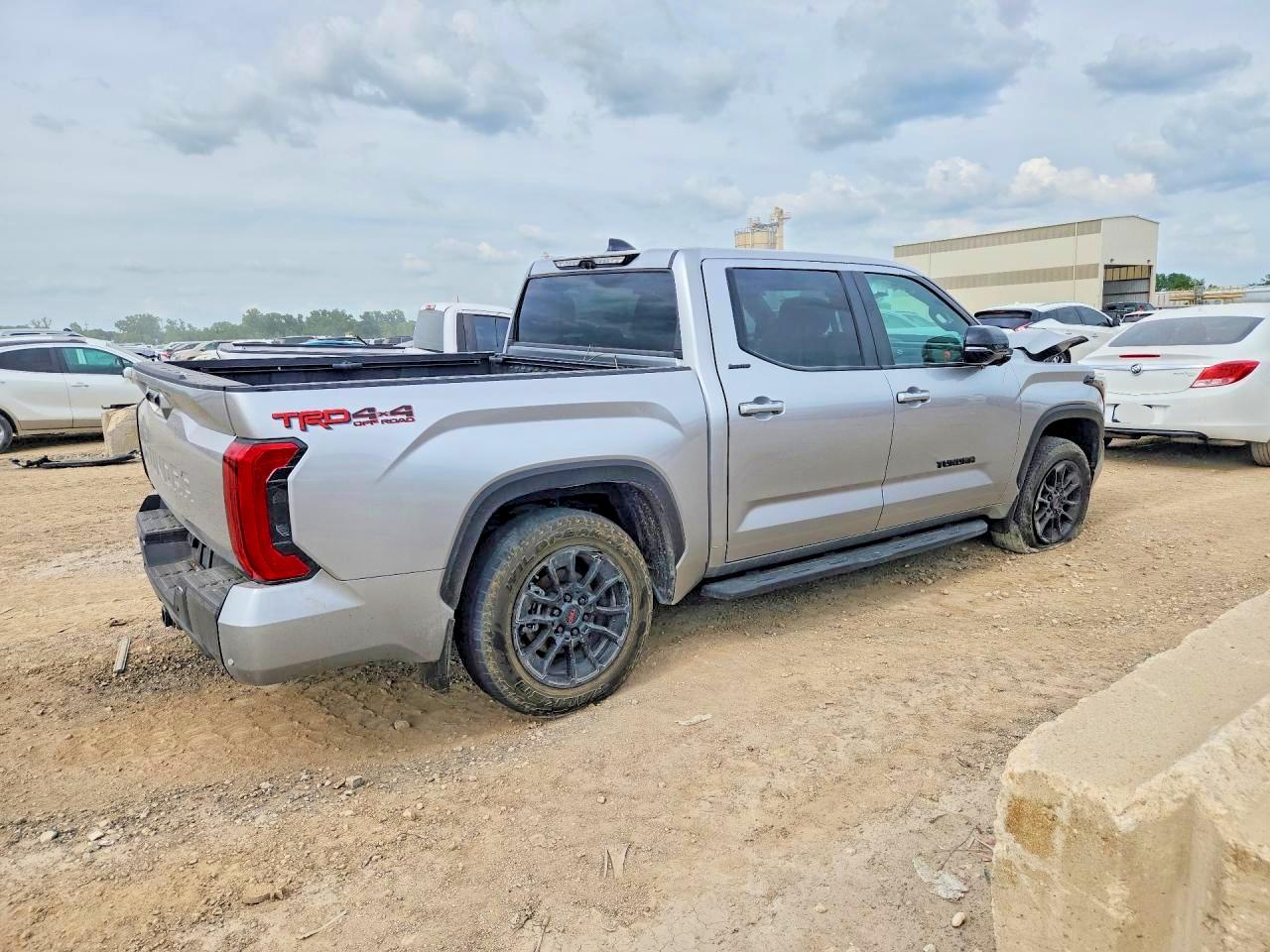 2025 TOYOTA TUNDRA
