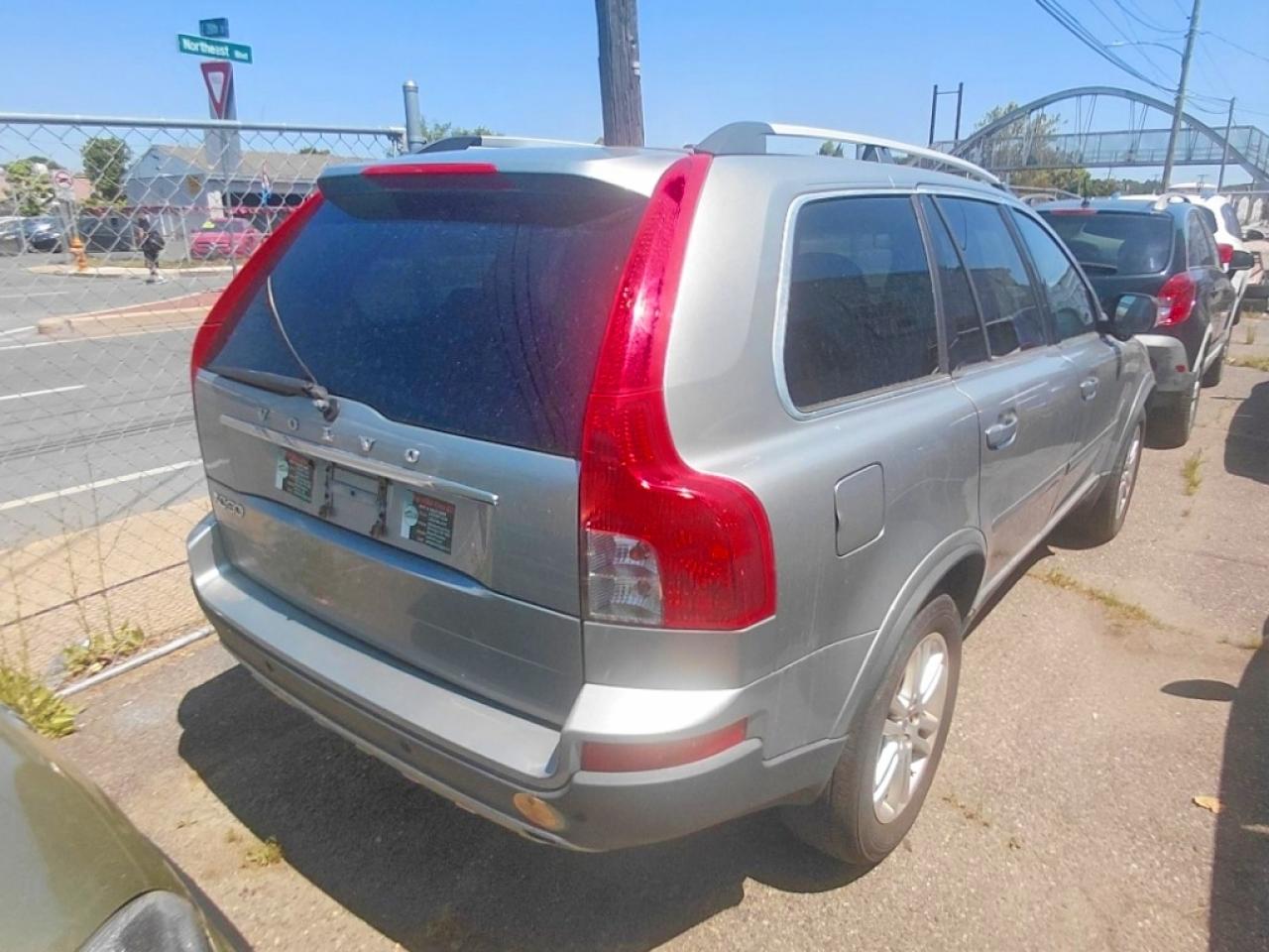 2011 VOLVO XC90