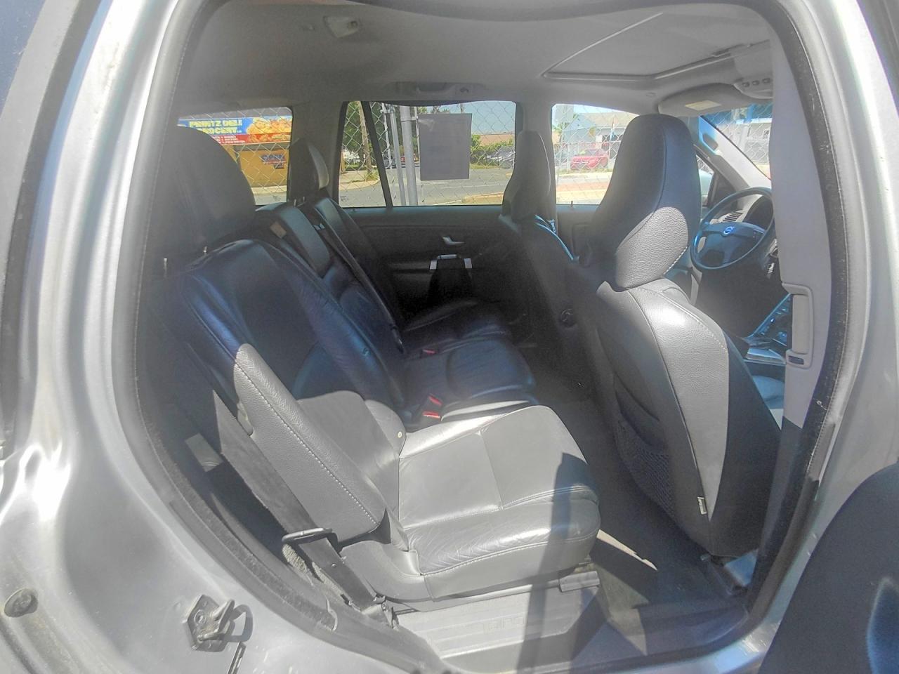 2011 VOLVO XC90
