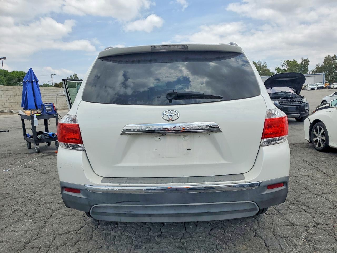 2011 TOYOTA HIGHLANDER