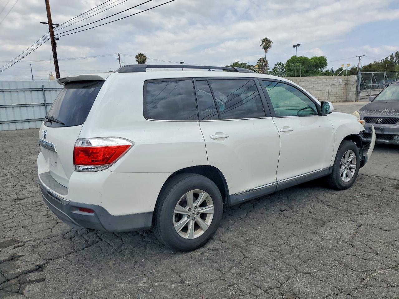 2011 TOYOTA HIGHLANDER