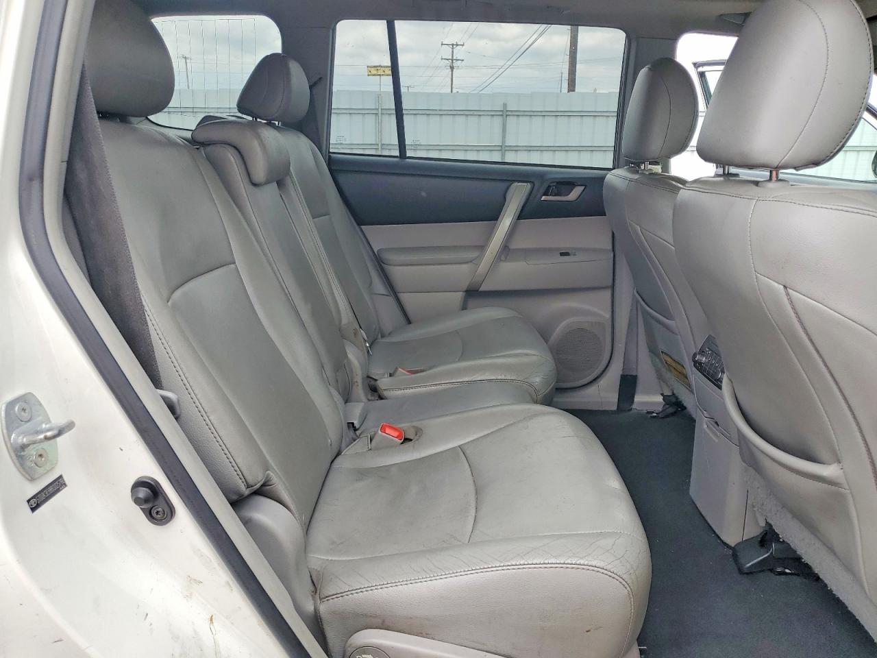 2011 TOYOTA HIGHLANDER