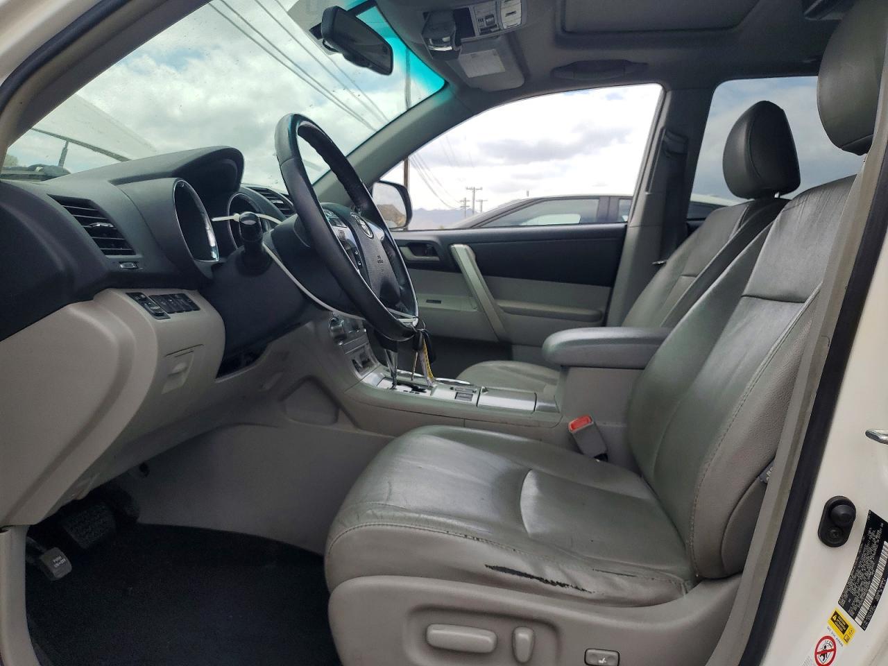 2011 TOYOTA HIGHLANDER