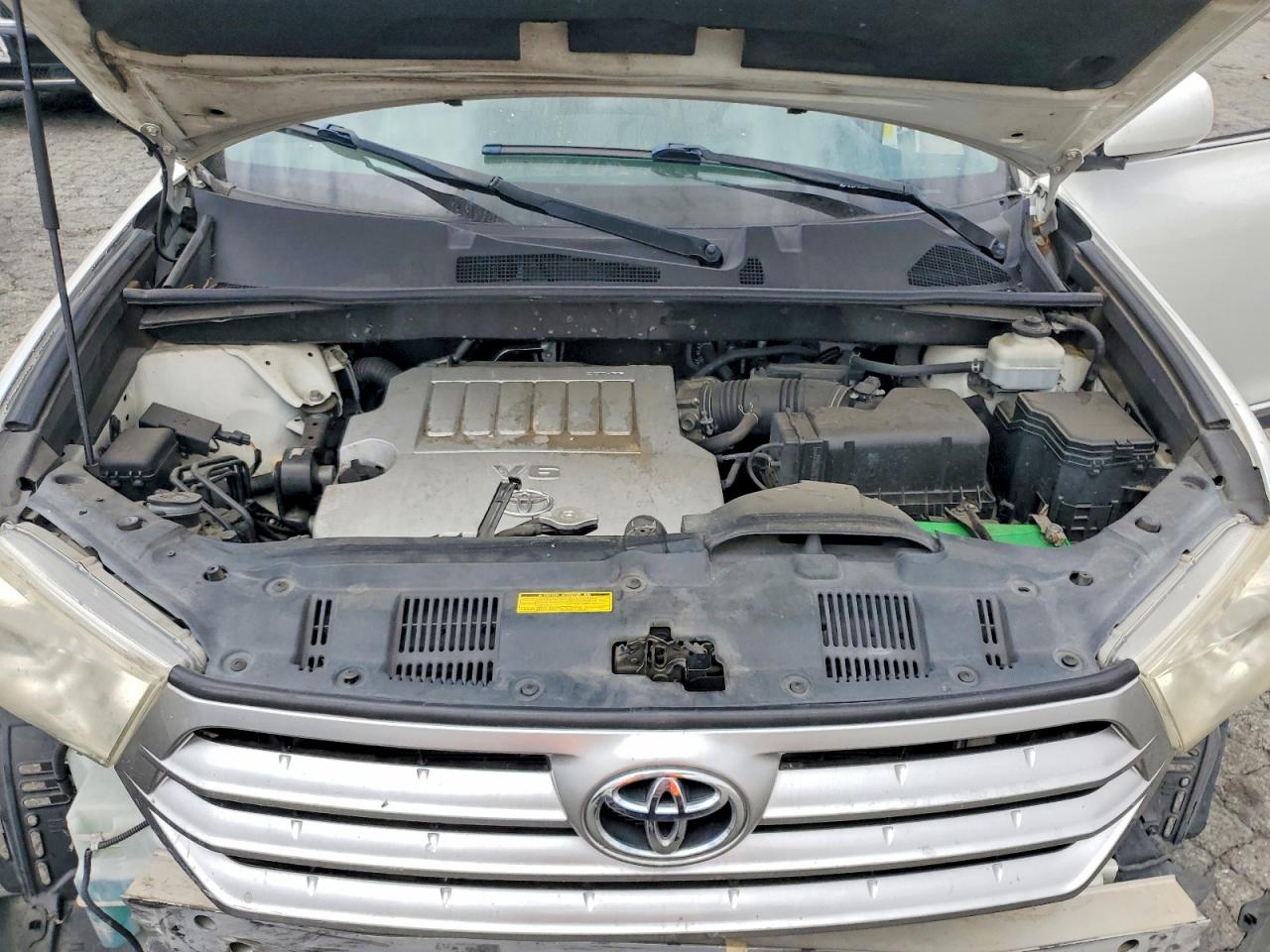 2011 TOYOTA HIGHLANDER
