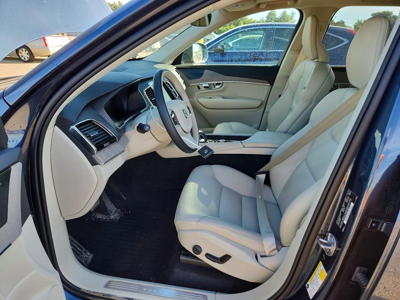 2024 VOLVO XC90