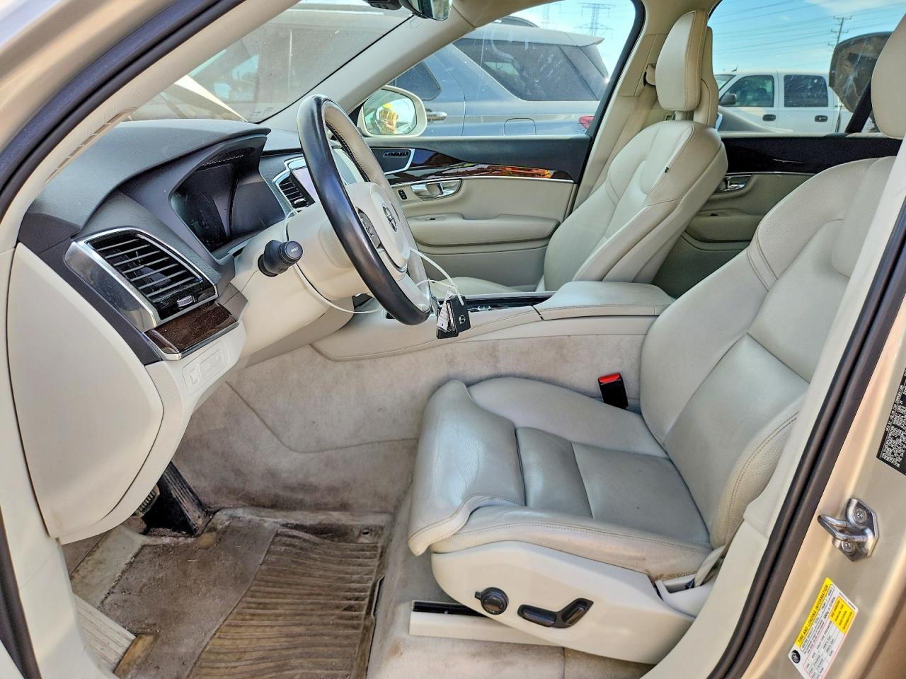 2016 VOLVO XC90