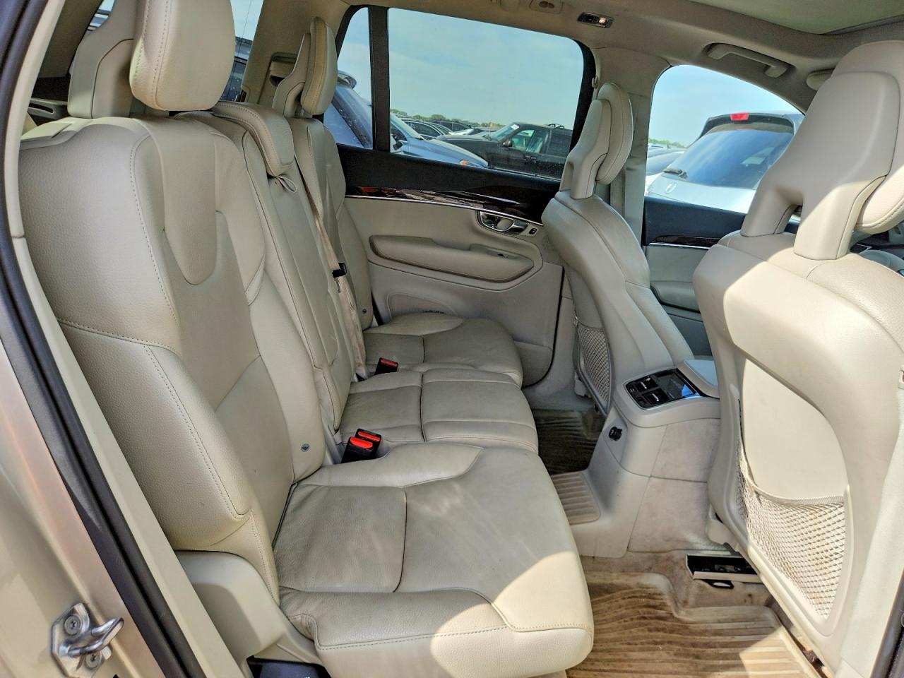 2016 VOLVO XC90