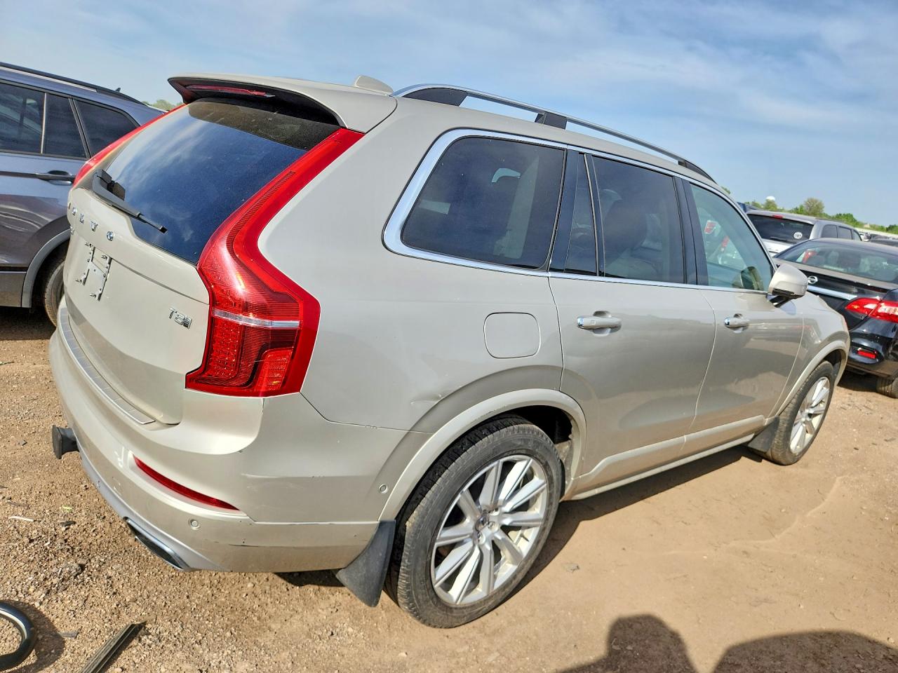 2016 VOLVO XC90