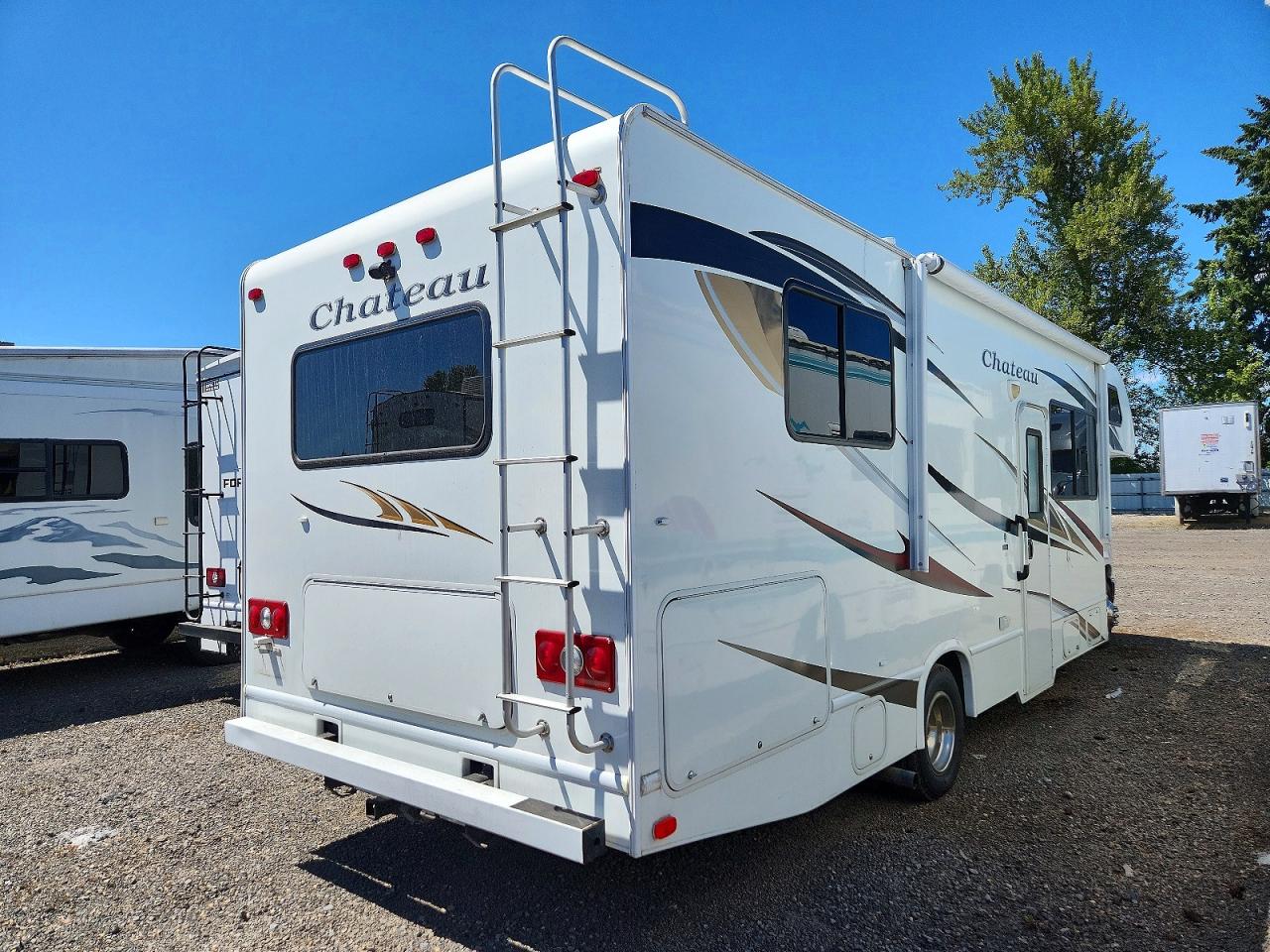 2012 FORD CHATEAU
