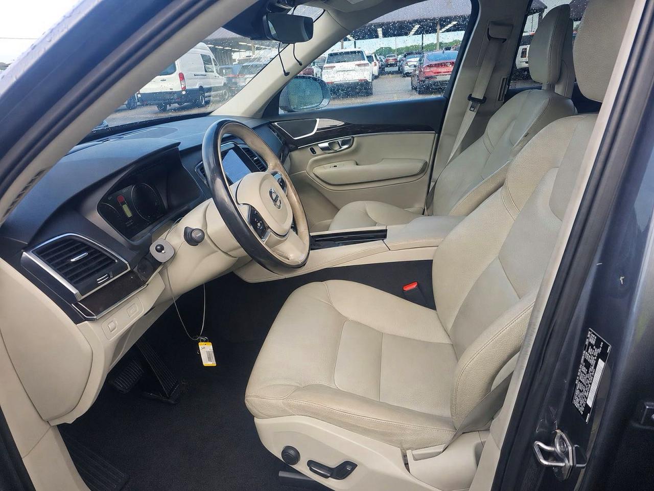 2017 VOLVO XC90