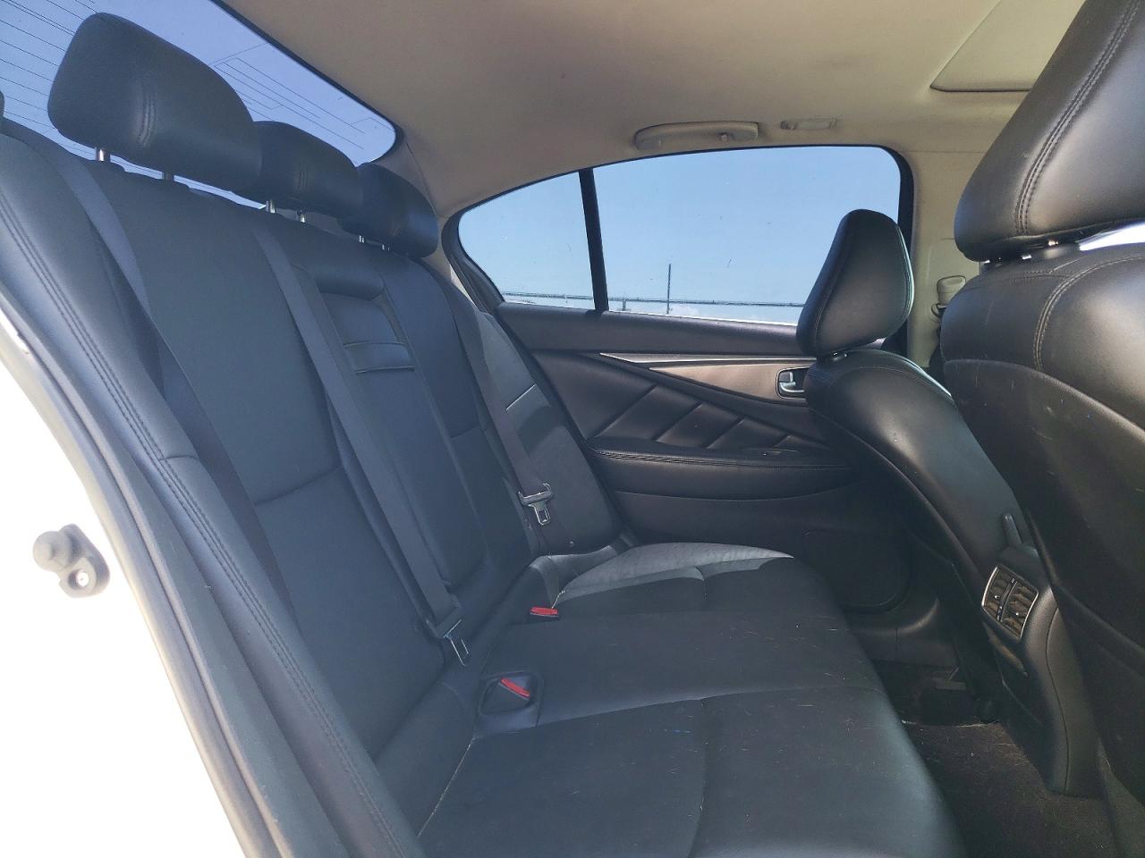 2016 INFINITI Q50