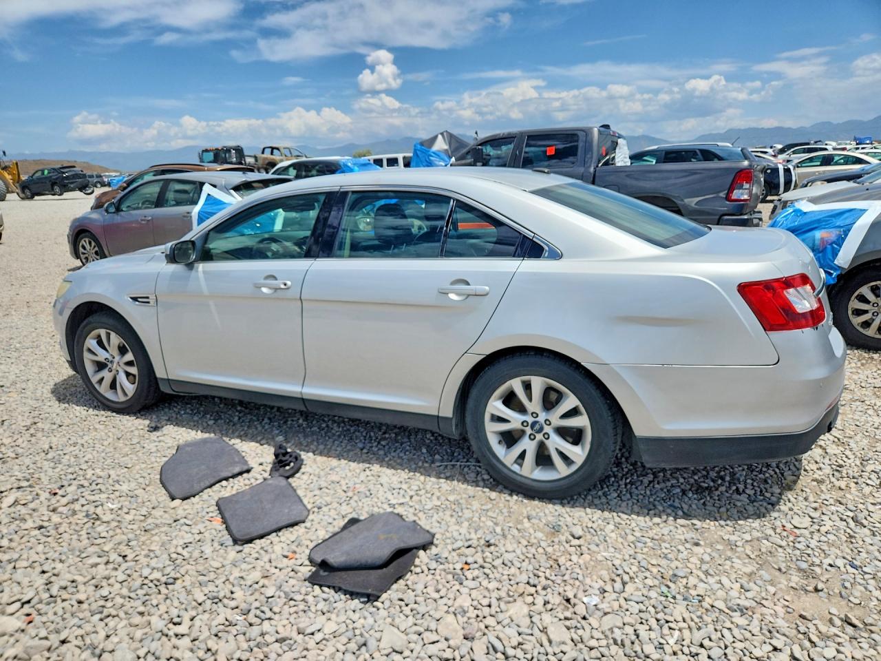 2011 FORD TAURUS