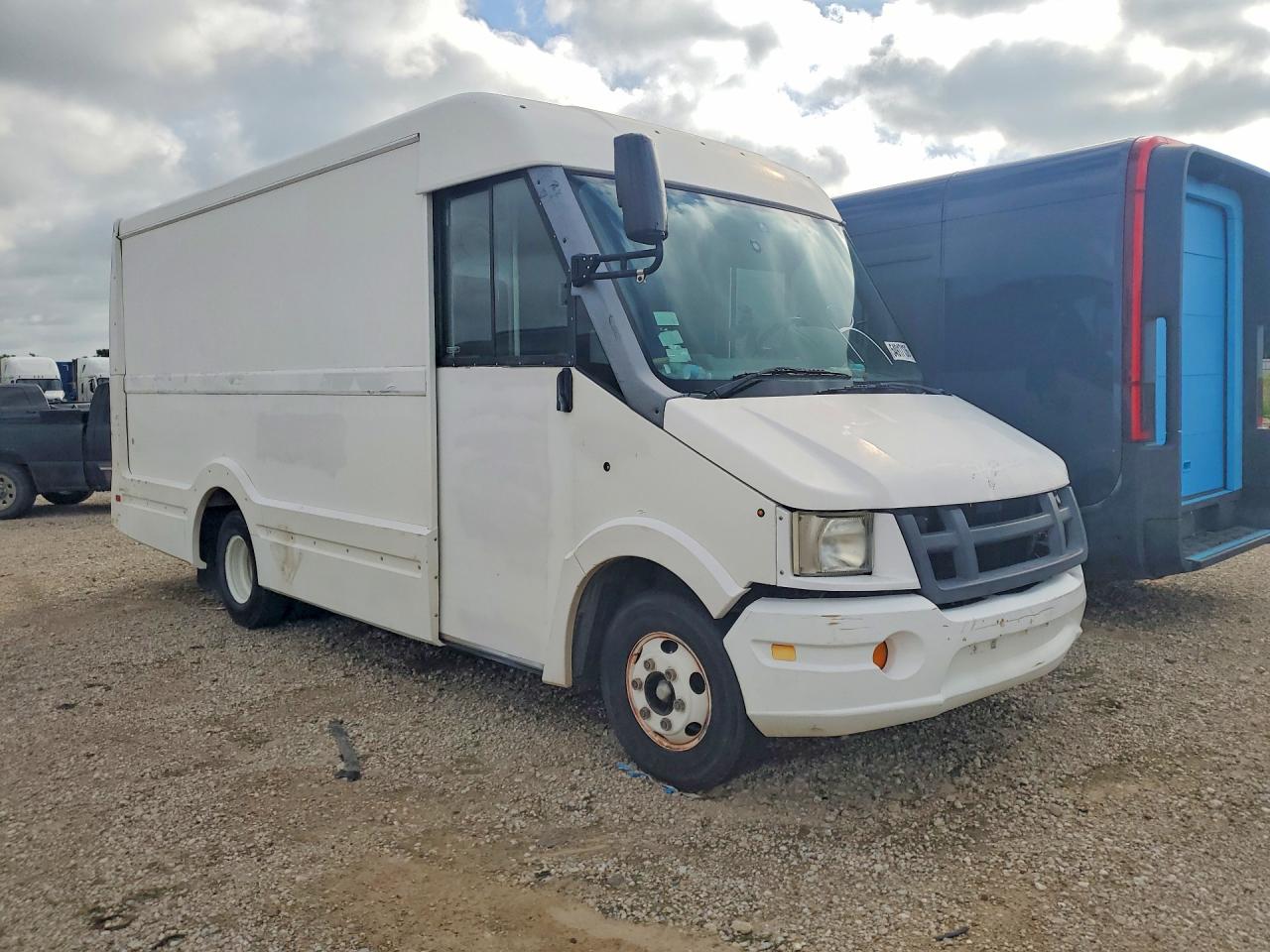 2012 ISUZU NPR