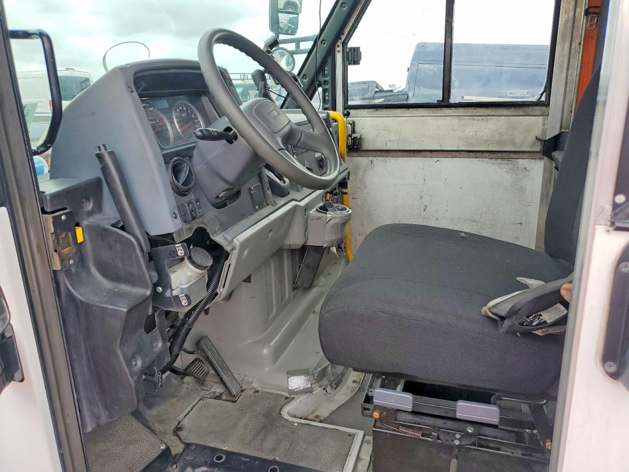 2012 ISUZU NPR