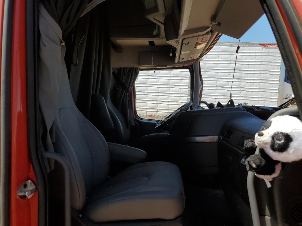 2025 VOLVO VN