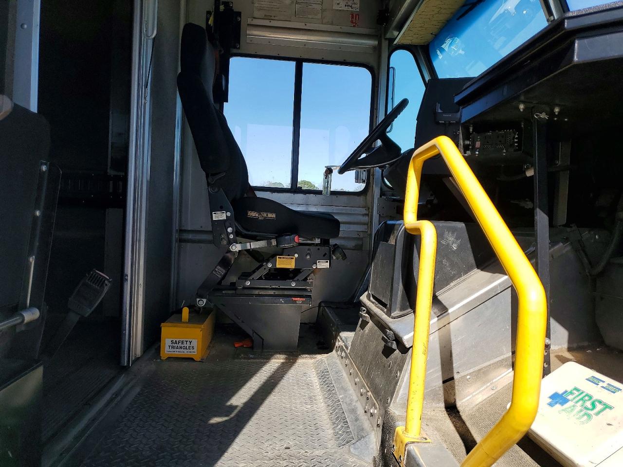 2015 FREIGHTLINER MT45