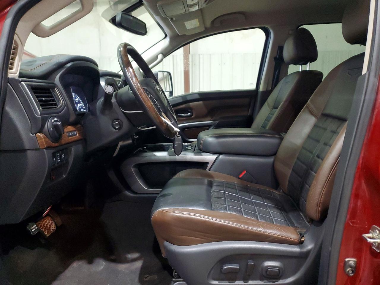 2016 NISSAN TITAN