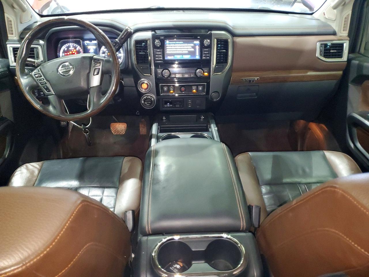 2016 NISSAN TITAN