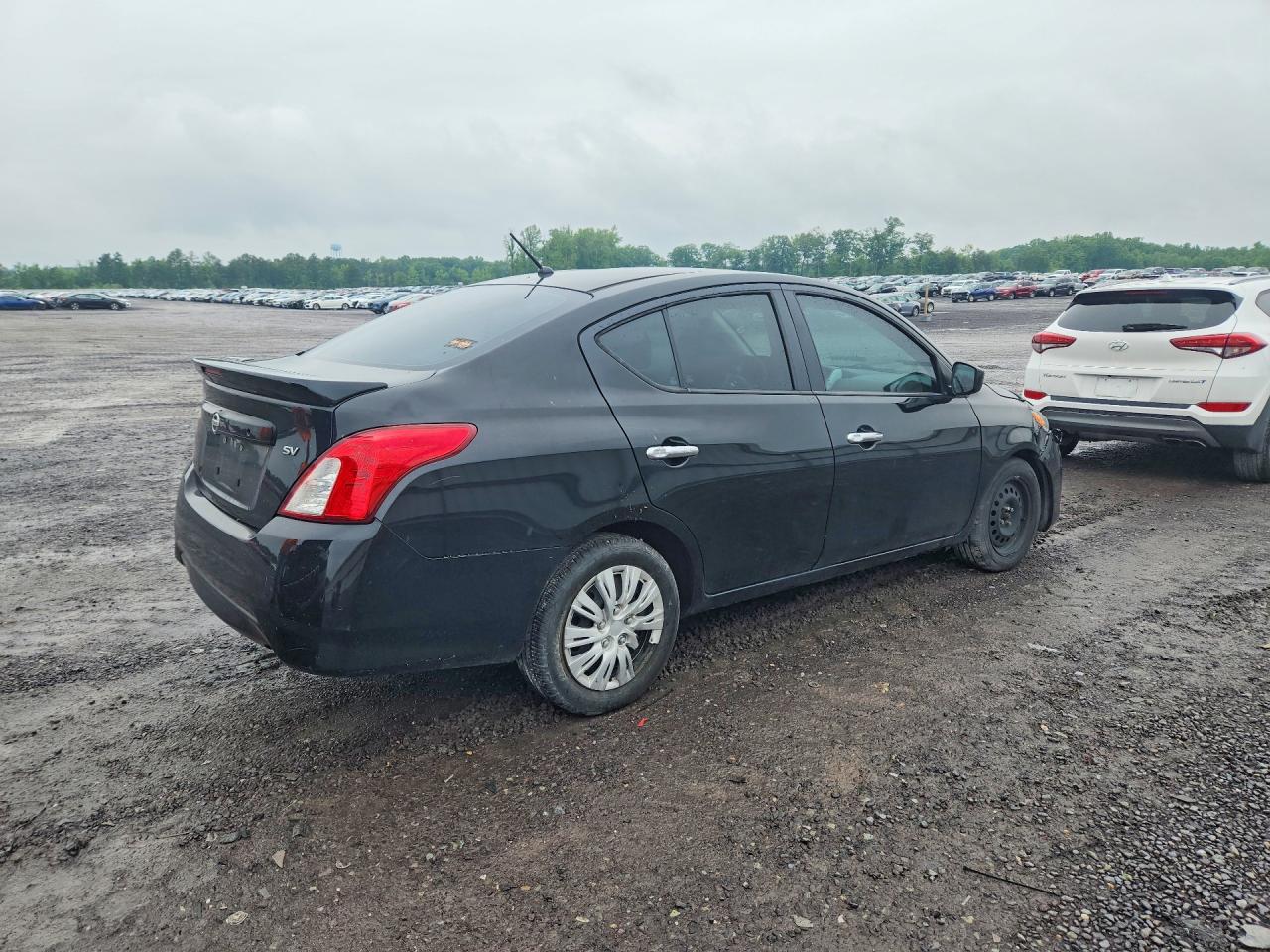 2017 NISSAN VERSA