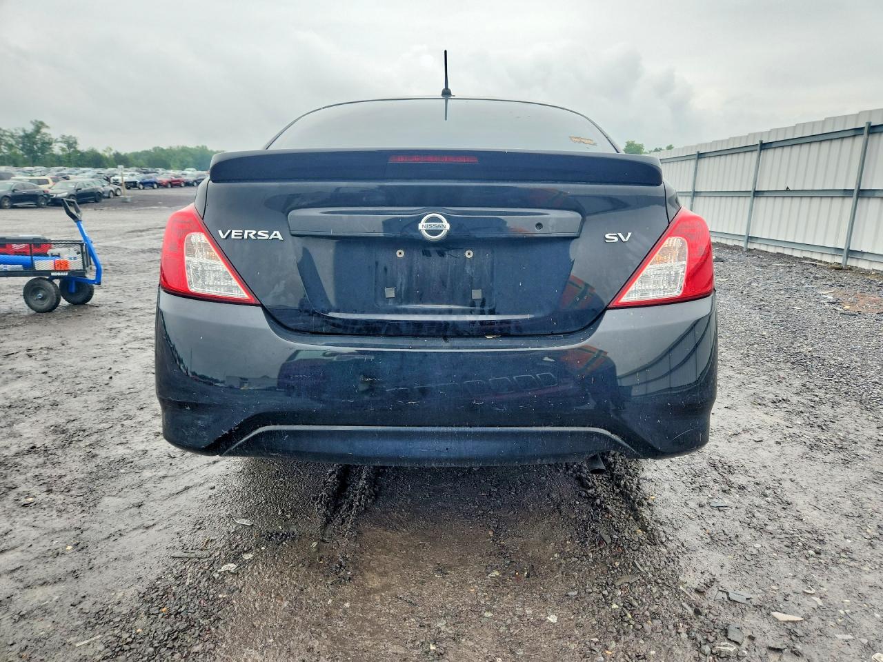 2017 NISSAN VERSA