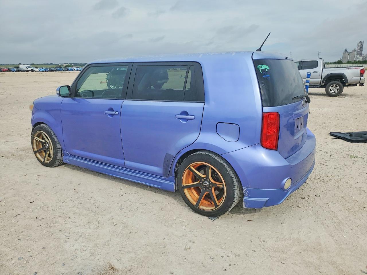 2010 TOYOTA SCION