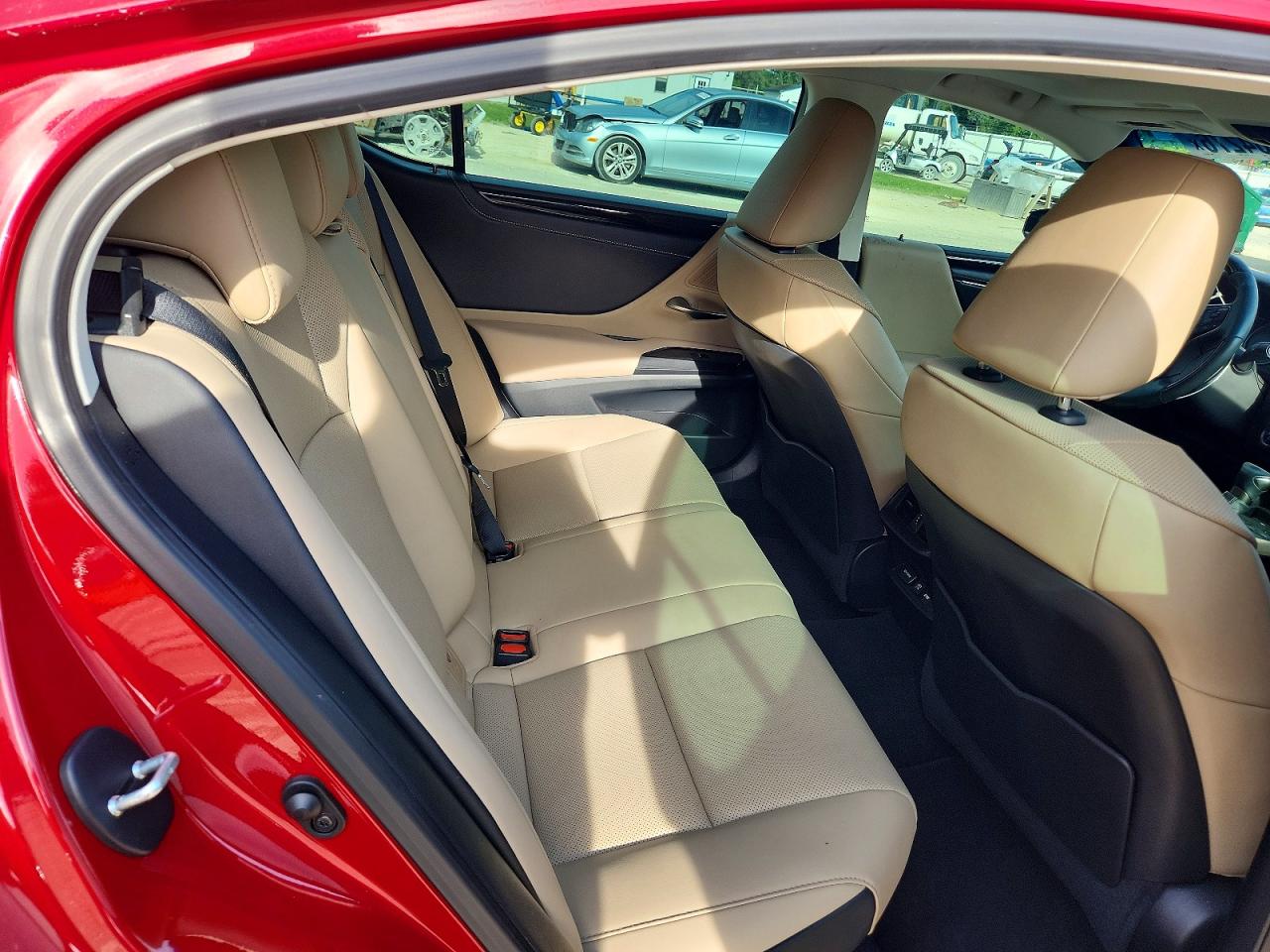 2021 LEXUS ES300