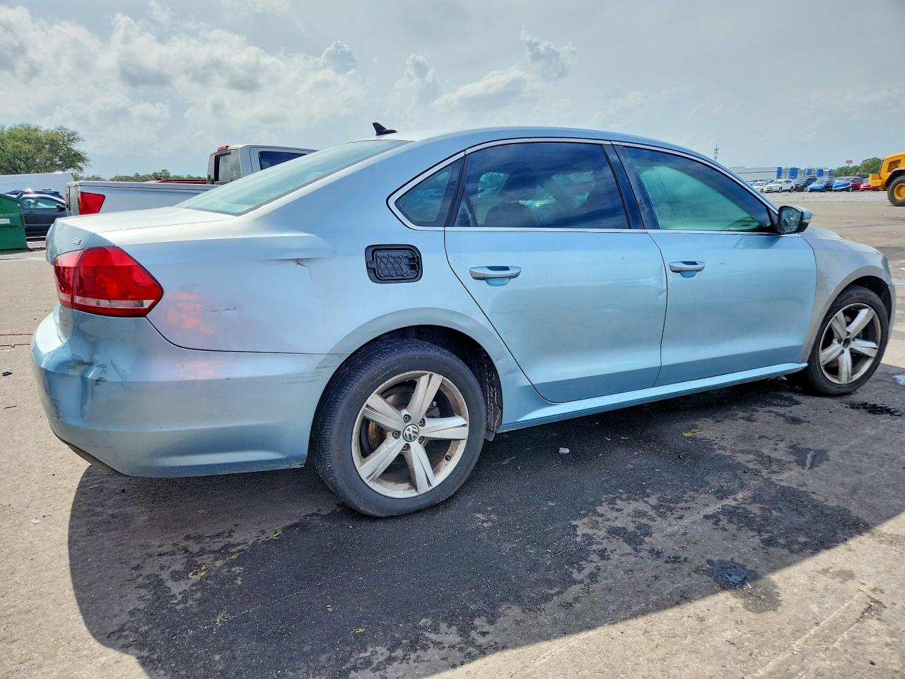 2013 VOLKSWAGEN PASSAT