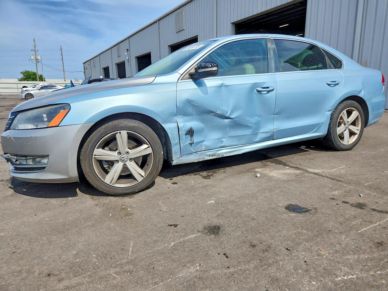 2013 VOLKSWAGEN PASSAT