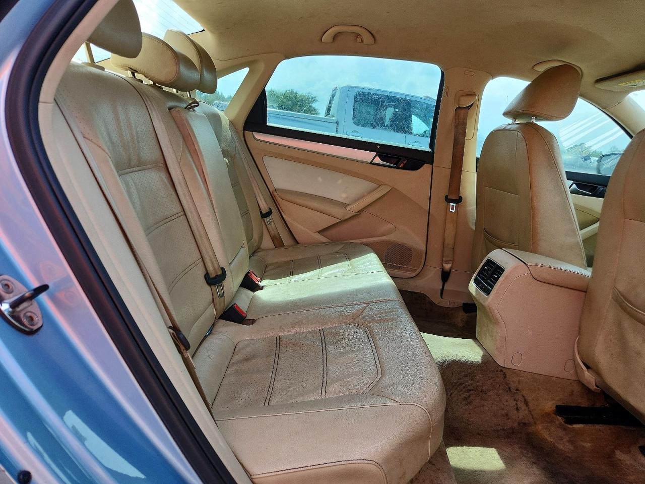 2013 VOLKSWAGEN PASSAT