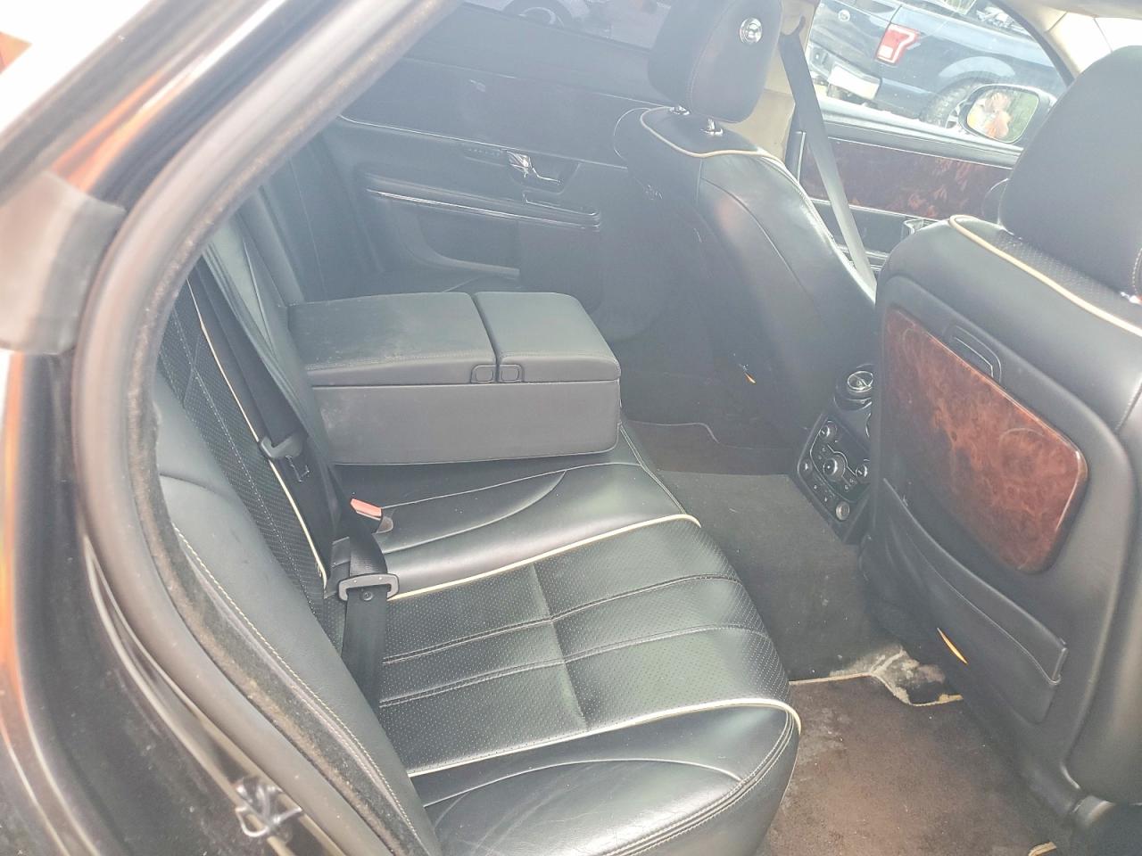 2011 JAGUAR XJ