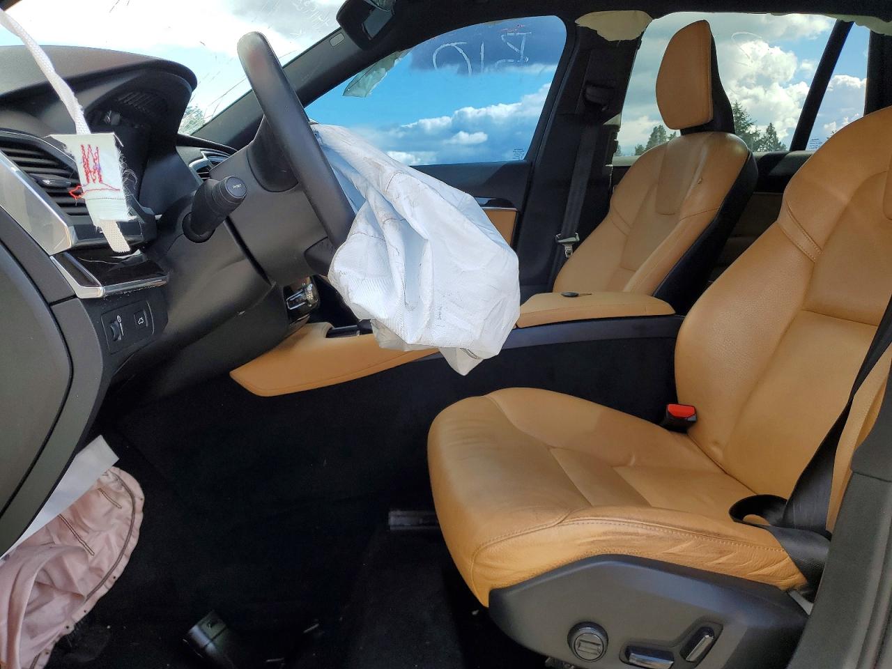 2019 VOLVO XC90