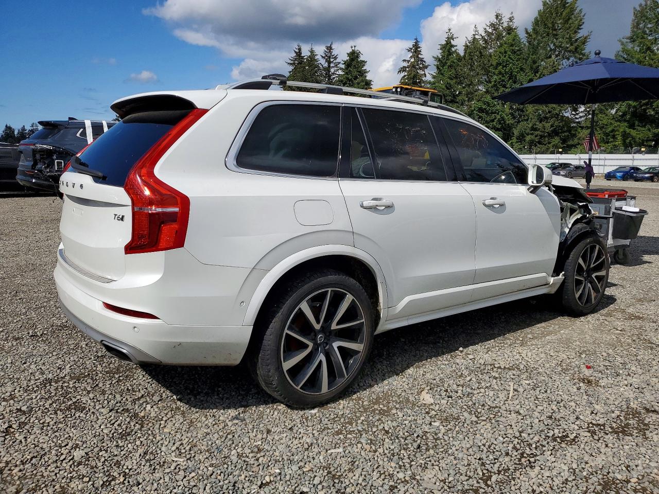 2019 VOLVO XC90