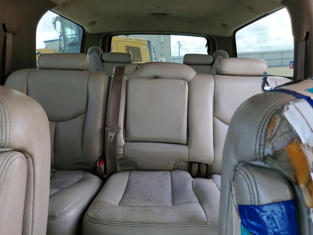 2004 CHEVROLET SUBURBAN