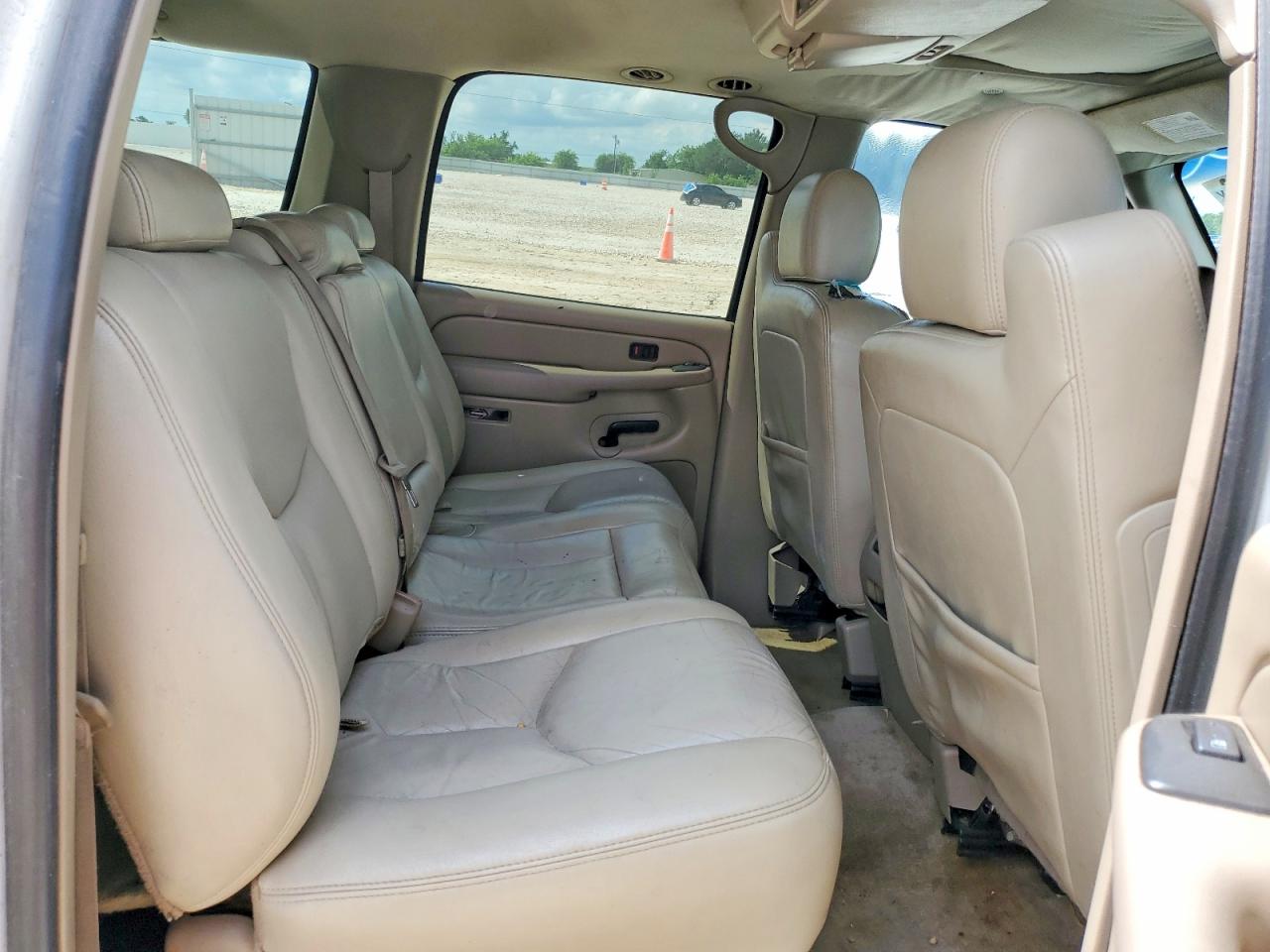 2004 CHEVROLET SUBURBAN