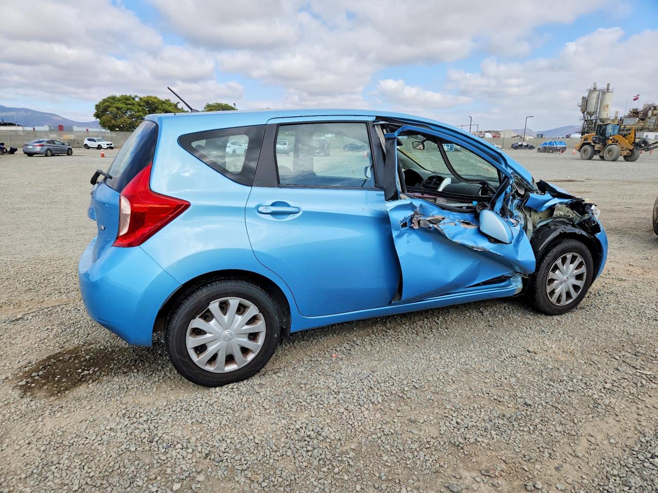 2015 NISSAN VERSA