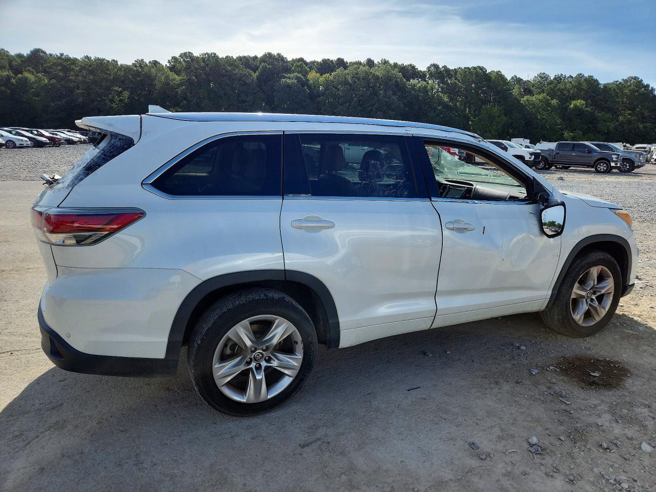 2016 TOYOTA HIGHLANDER