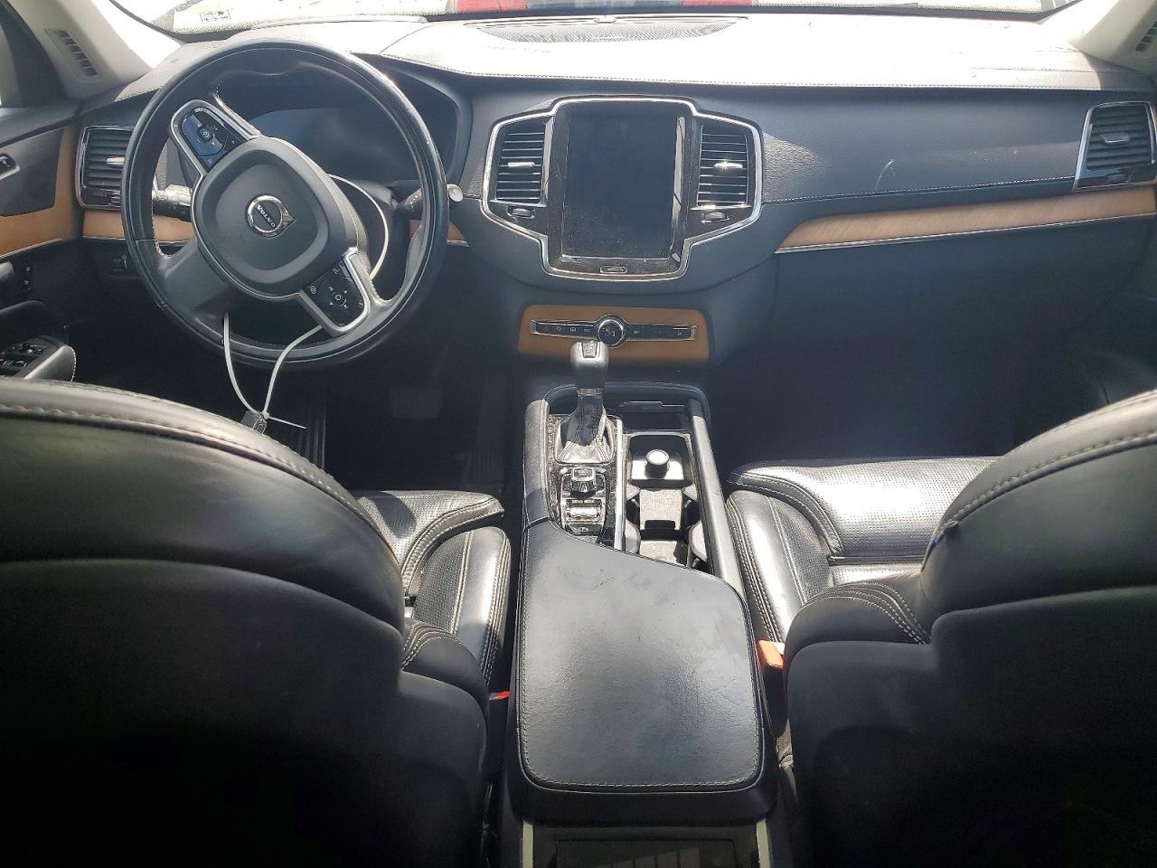 2019 VOLVO XC90