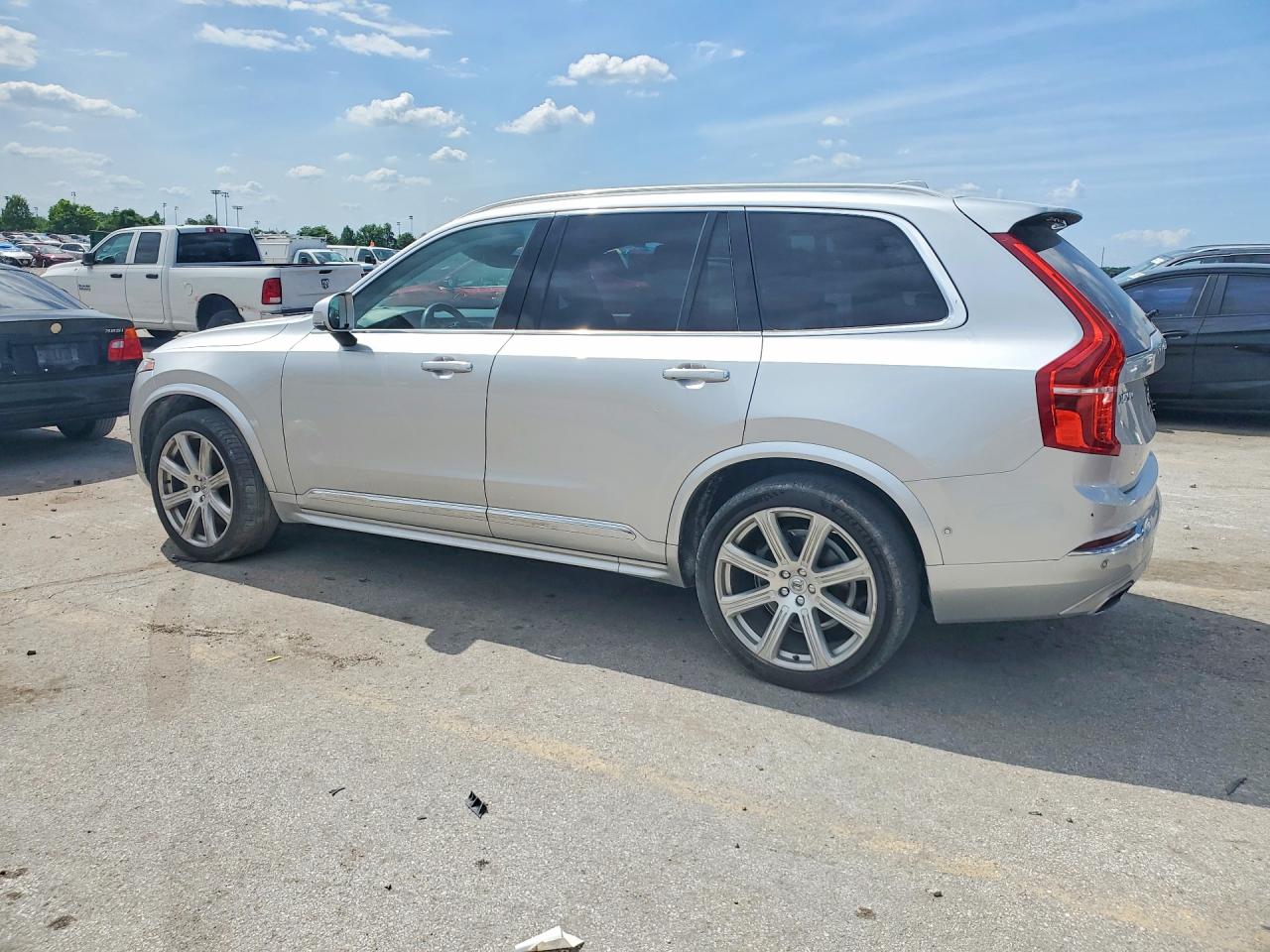 2019 VOLVO XC90