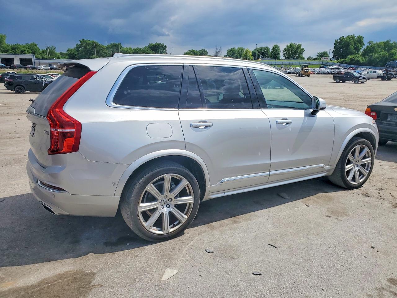 2019 VOLVO XC90