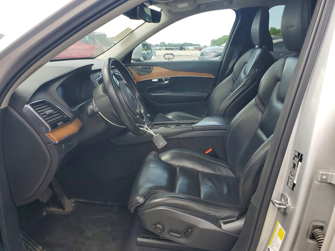 2019 VOLVO XC90